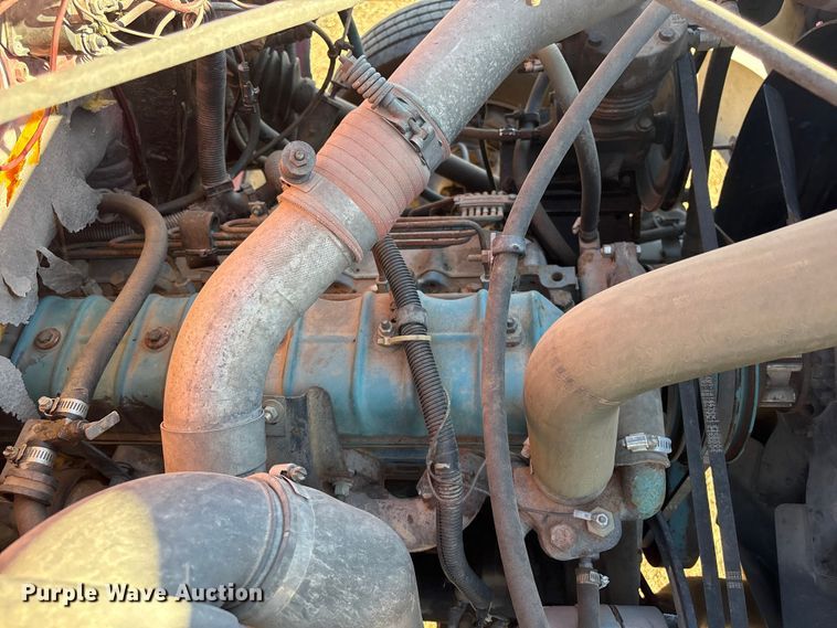 image for item FG2521 1991 International 4700 flatbed truck