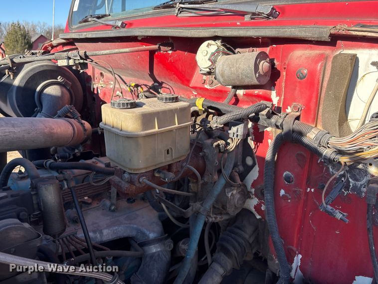 image for item FG2521 1991 International 4700 flatbed truck