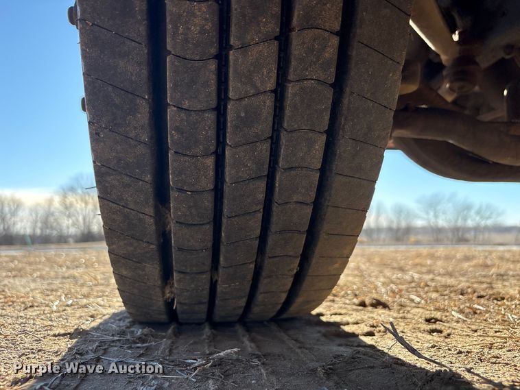 image for item FG2521 1991 International 4700 flatbed truck