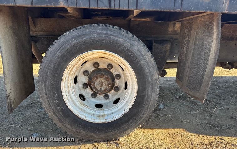 image for item FG2521 1991 International 4700 flatbed truck