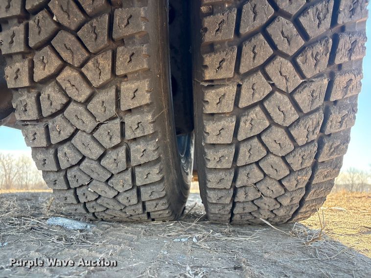 image for item FG2521 1991 International 4700 flatbed truck