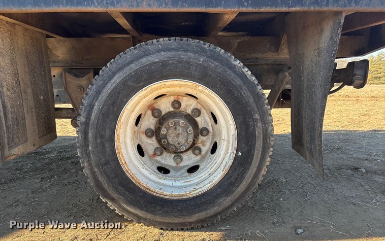 image for item FG2521 1991 International 4700 flatbed truck