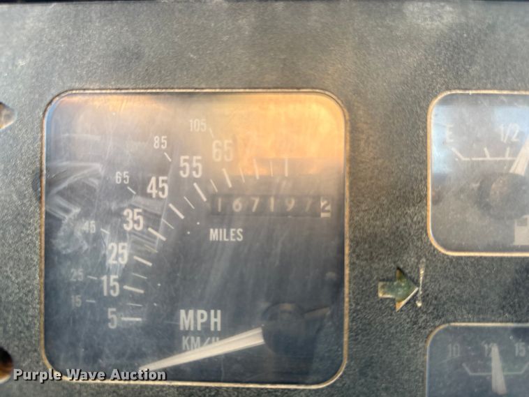 image for item FG2521 1991 International 4700 flatbed truck