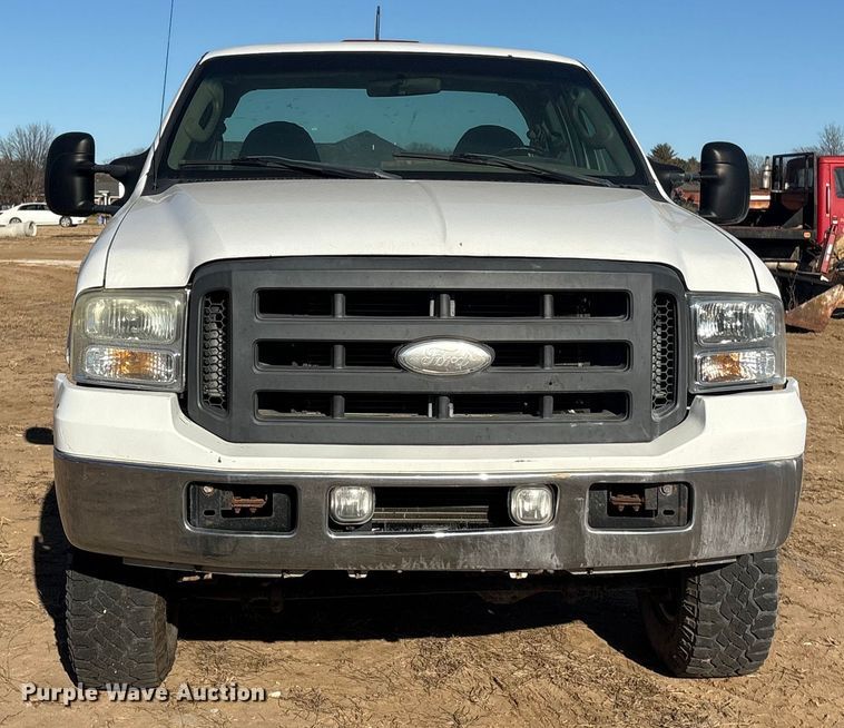 image for item FG2522 2005 Ford F250 Super Duty XL Ext. Cab utility bed pickup truck