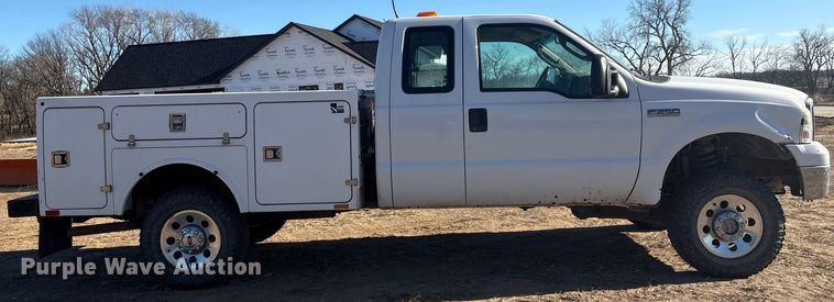 image for item FG2522 2005 Ford F250 Super Duty XL Ext. Cab utility bed pickup truck