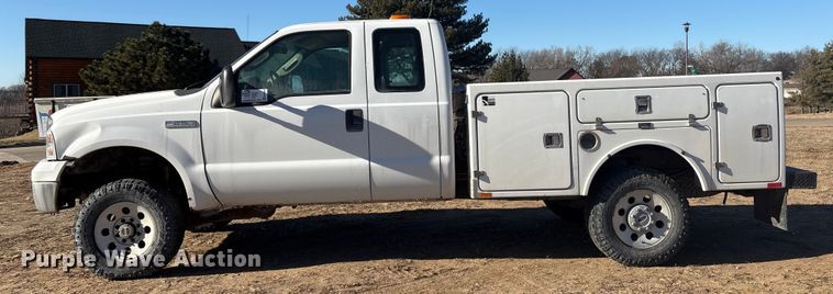 image for item FG2522 2005 Ford F250 Super Duty XL Ext. Cab utility bed pickup truck
