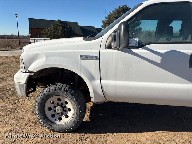 image for item FG2522 2005 Ford F250 Super Duty XL Ext. Cab utility bed pickup truck