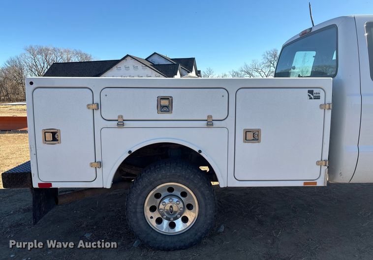 image for item FG2522 2005 Ford F250 Super Duty XL Ext. Cab utility bed pickup truck