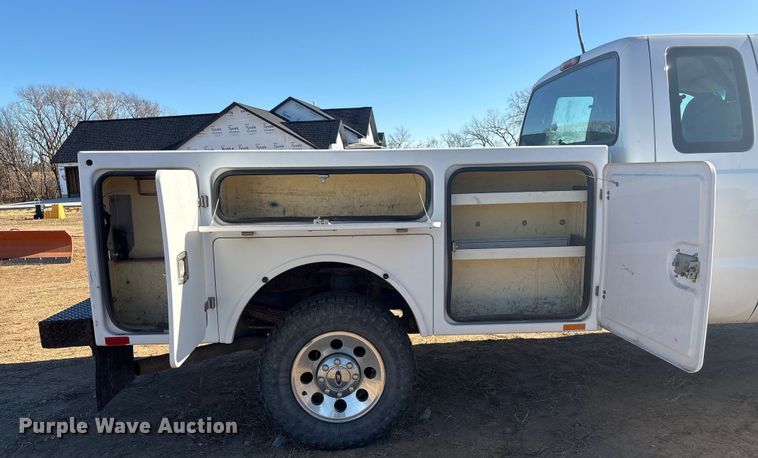 image for item FG2522 2005 Ford F250 Super Duty XL Ext. Cab utility bed pickup truck