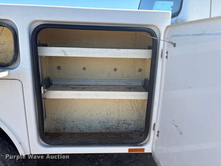 image for item FG2522 2005 Ford F250 Super Duty XL Ext. Cab utility bed pickup truck