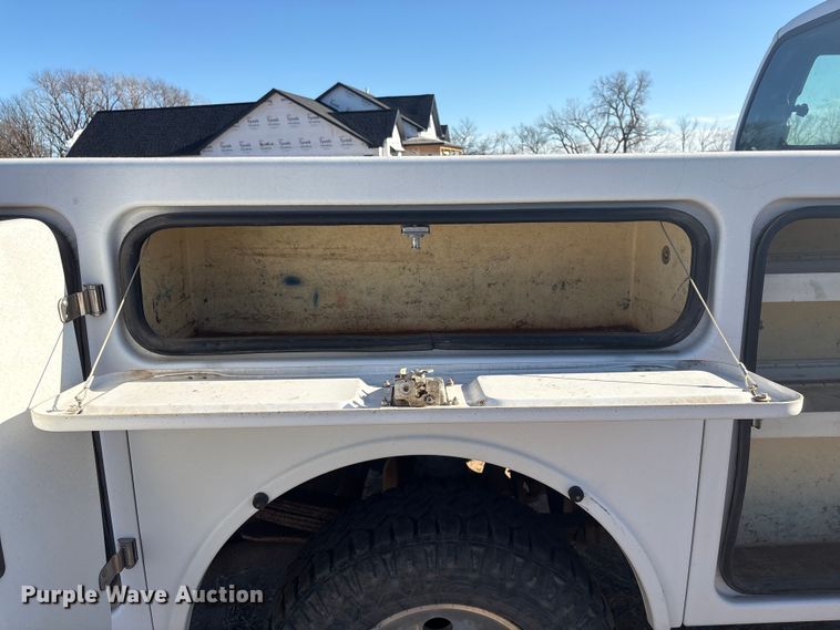 image for item FG2522 2005 Ford F250 Super Duty XL Ext. Cab utility bed pickup truck