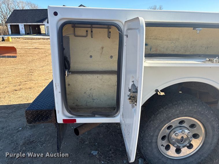 image for item FG2522 2005 Ford F250 Super Duty XL Ext. Cab utility bed pickup truck