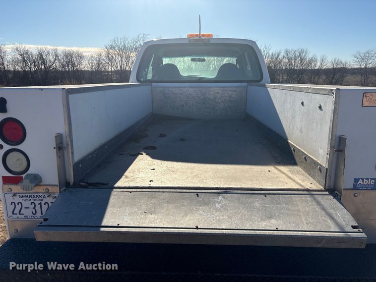 image for item FG2522 2005 Ford F250 Super Duty XL Ext. Cab utility bed pickup truck