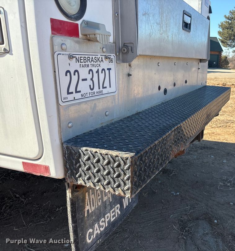 image for item FG2522 2005 Ford F250 Super Duty XL Ext. Cab utility bed pickup truck