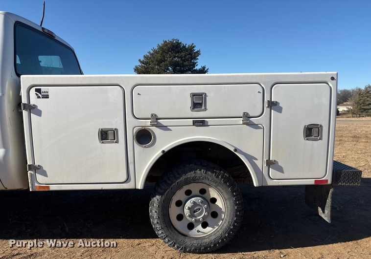 image for item FG2522 2005 Ford F250 Super Duty XL Ext. Cab utility bed pickup truck