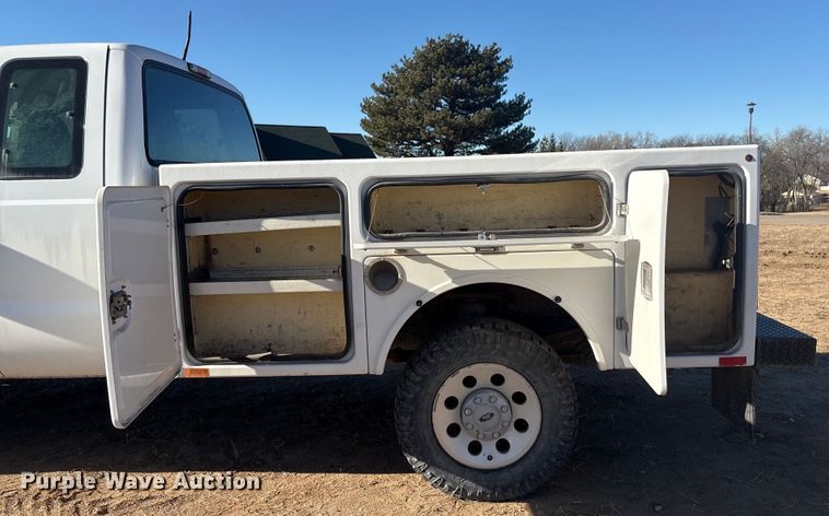 image for item FG2522 2005 Ford F250 Super Duty XL Ext. Cab utility bed pickup truck