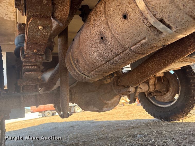 image for item FG2522 2005 Ford F250 Super Duty XL Ext. Cab utility bed pickup truck