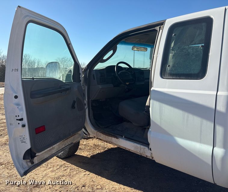 image for item FG2522 2005 Ford F250 Super Duty XL Ext. Cab utility bed pickup truck