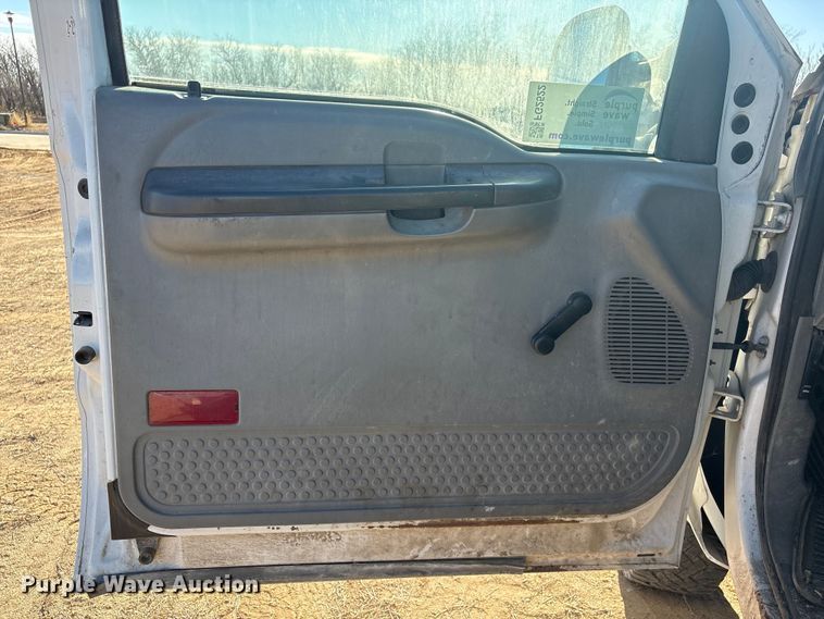 image for item FG2522 2005 Ford F250 Super Duty XL Ext. Cab utility bed pickup truck