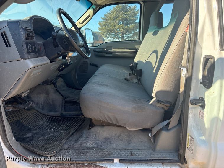 image for item FG2522 2005 Ford F250 Super Duty XL Ext. Cab utility bed pickup truck