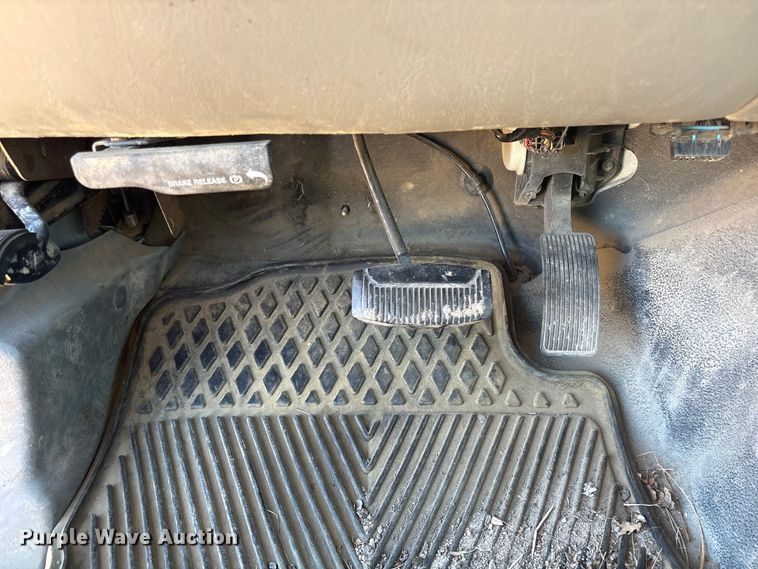 image for item FG2522 2005 Ford F250 Super Duty XL Ext. Cab utility bed pickup truck