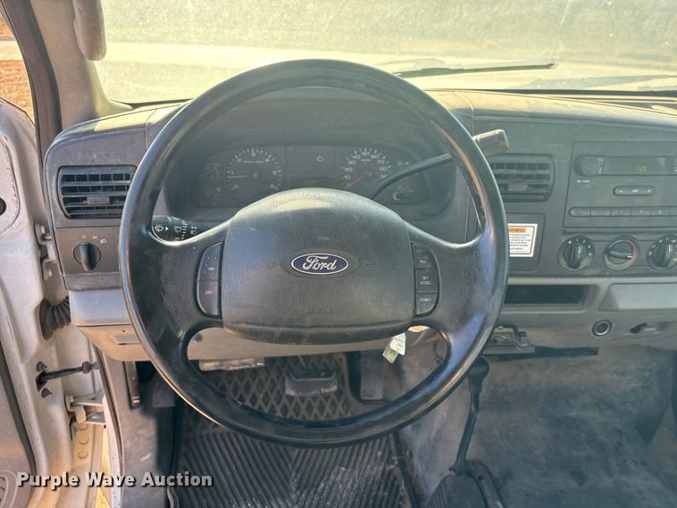 image for item FG2522 2005 Ford F250 Super Duty XL Ext. Cab utility bed pickup truck