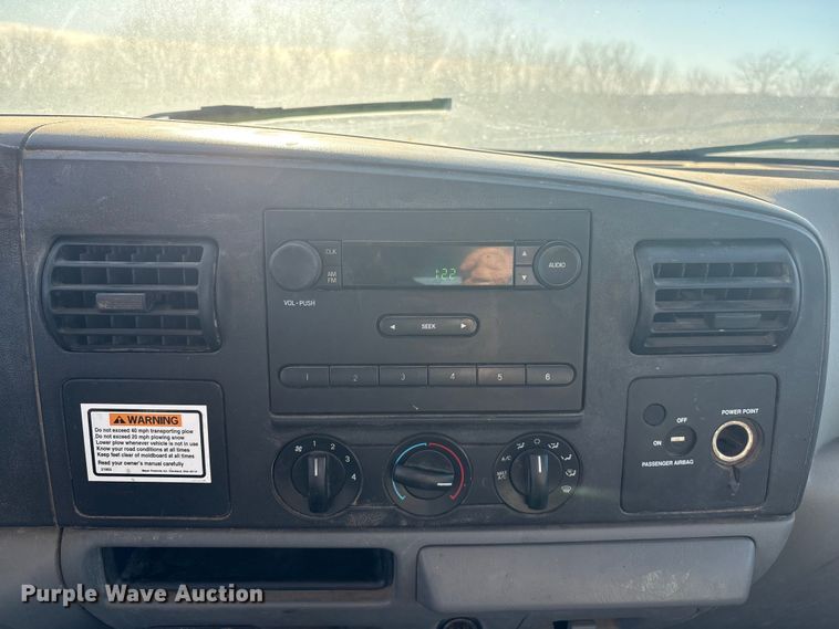 image for item FG2522 2005 Ford F250 Super Duty XL Ext. Cab utility bed pickup truck