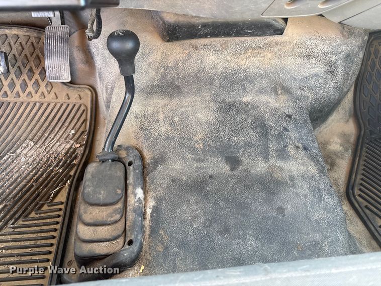 image for item FG2522 2005 Ford F250 Super Duty XL Ext. Cab utility bed pickup truck