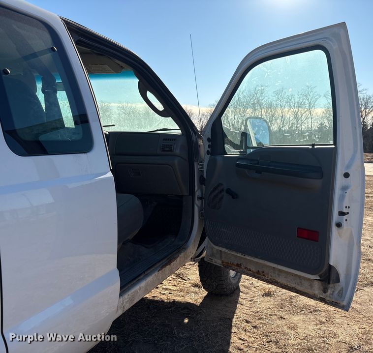 image for item FG2522 2005 Ford F250 Super Duty XL Ext. Cab utility bed pickup truck