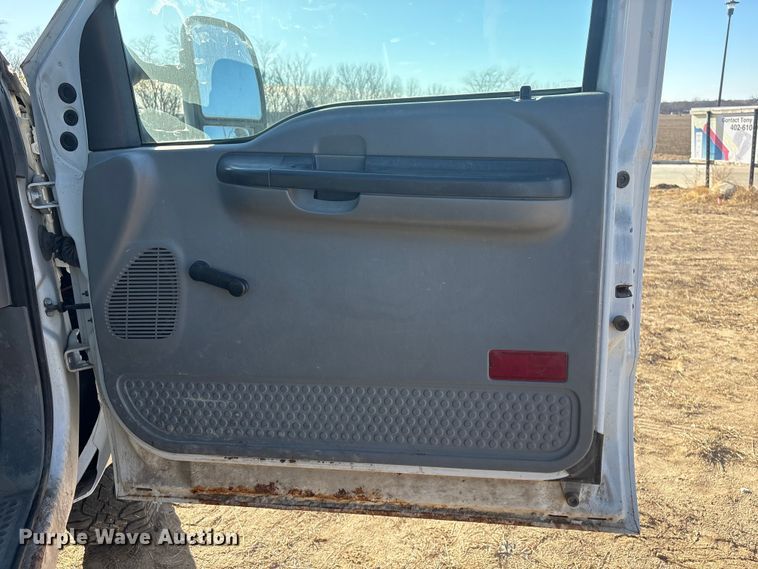 image for item FG2522 2005 Ford F250 Super Duty XL Ext. Cab utility bed pickup truck