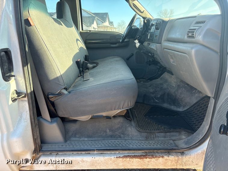 image for item FG2522 2005 Ford F250 Super Duty XL Ext. Cab utility bed pickup truck