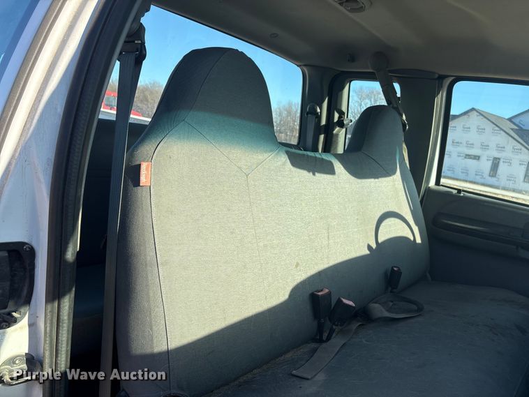 image for item FG2522 2005 Ford F250 Super Duty XL Ext. Cab utility bed pickup truck