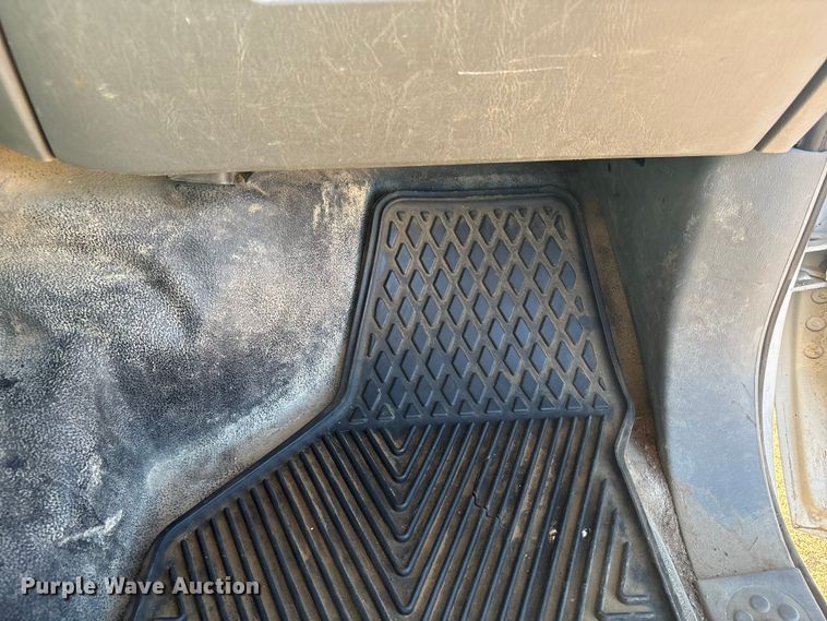 image for item FG2522 2005 Ford F250 Super Duty XL Ext. Cab utility bed pickup truck