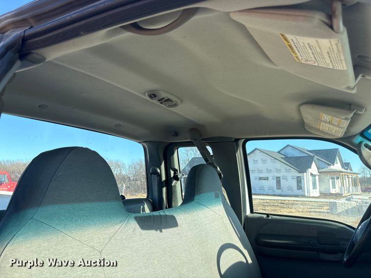 image for item FG2522 2005 Ford F250 Super Duty XL Ext. Cab utility bed pickup truck