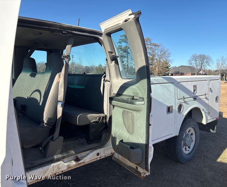 image for item FG2522 2005 Ford F250 Super Duty XL Ext. Cab utility bed pickup truck