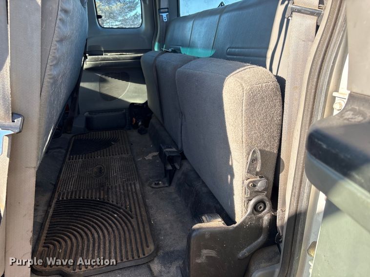 image for item FG2522 2005 Ford F250 Super Duty XL Ext. Cab utility bed pickup truck