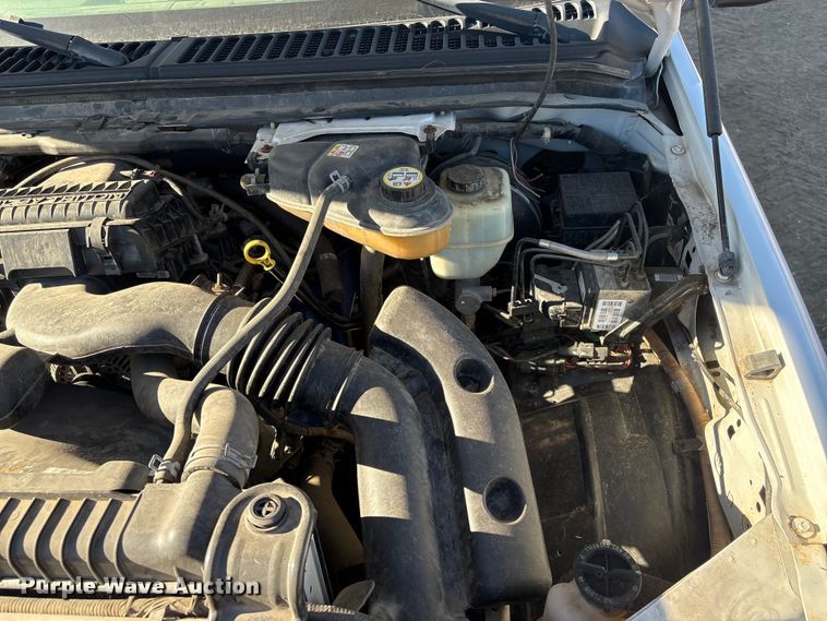 image for item FG2522 2005 Ford F250 Super Duty XL Ext. Cab utility bed pickup truck