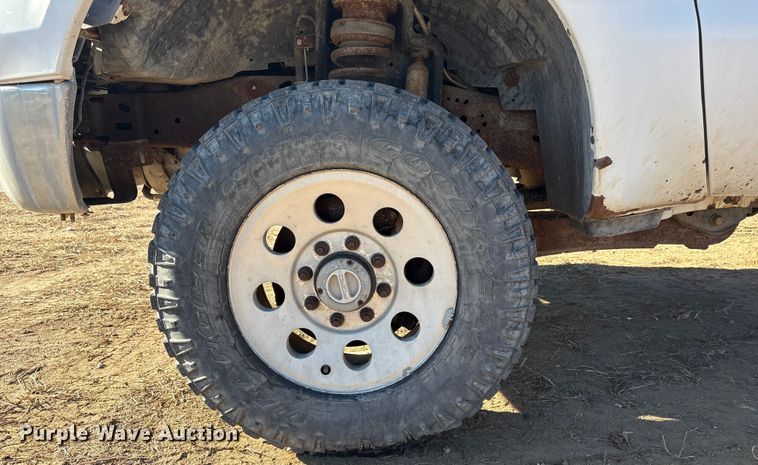 image for item FG2522 2005 Ford F250 Super Duty XL Ext. Cab utility bed pickup truck