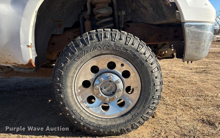 image for item FG2522 2005 Ford F250 Super Duty XL Ext. Cab utility bed pickup truck