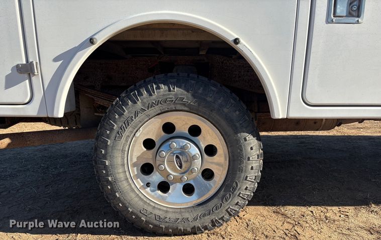 image for item FG2522 2005 Ford F250 Super Duty XL Ext. Cab utility bed pickup truck