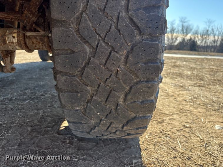 image for item FG2522 2005 Ford F250 Super Duty XL Ext. Cab utility bed pickup truck