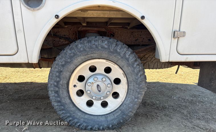 image for item FG2522 2005 Ford F250 Super Duty XL Ext. Cab utility bed pickup truck