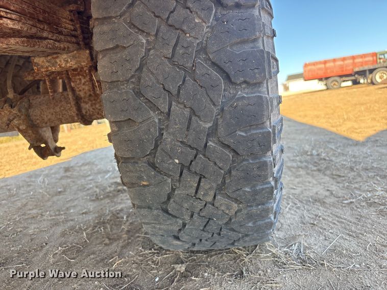 image for item FG2522 2005 Ford F250 Super Duty XL Ext. Cab utility bed pickup truck