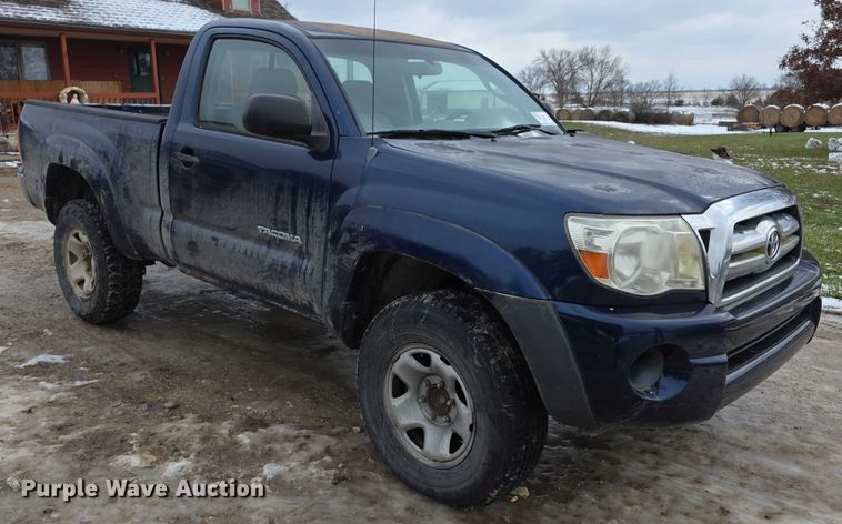 image for item FI0645 2006 Toyota Tacoma PreRunner pickup truck