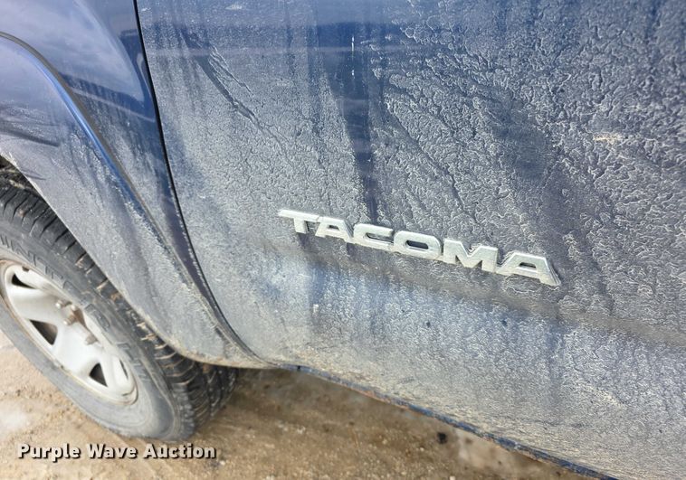 image for item FI0645 2006 Toyota Tacoma PreRunner pickup truck