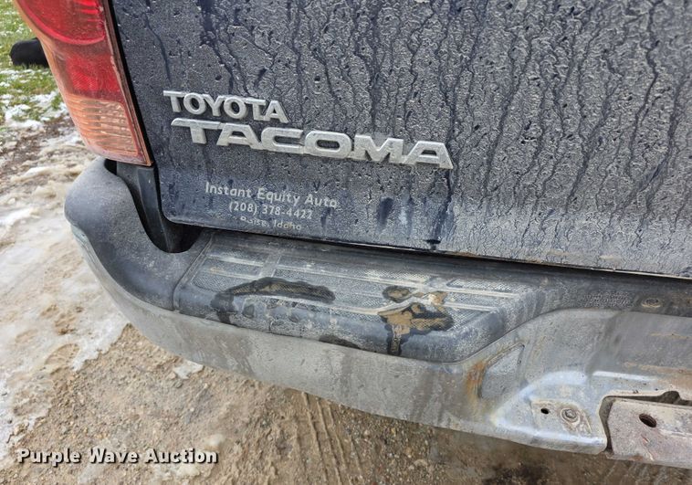 image for item FI0645 2006 Toyota Tacoma PreRunner pickup truck