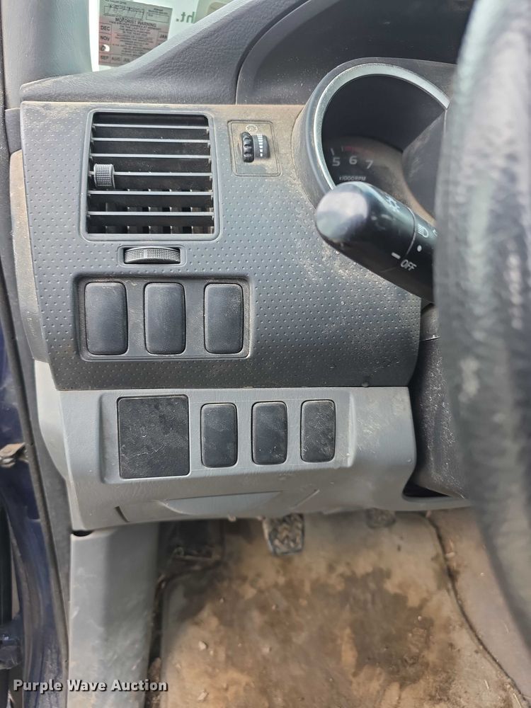 image for item FI0645 2006 Toyota Tacoma PreRunner pickup truck