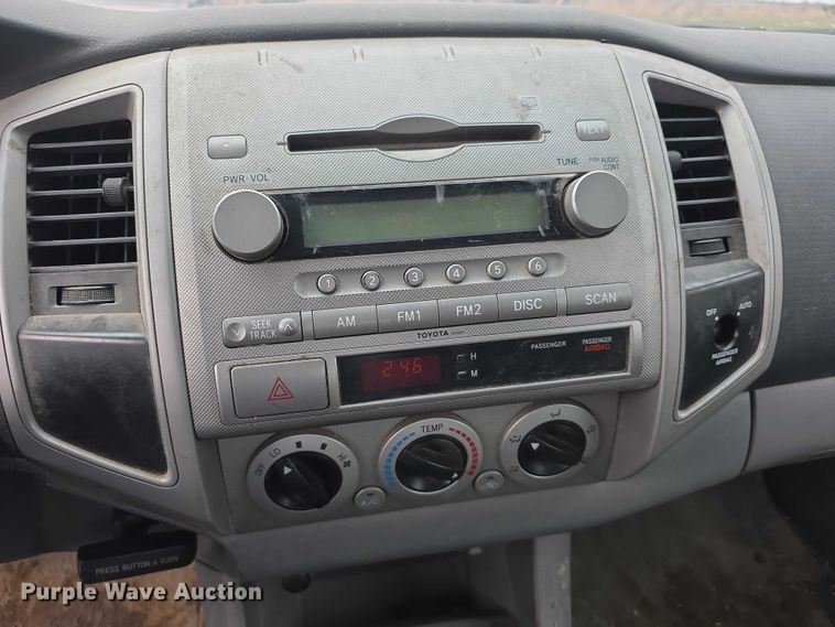 image for item FI0645 2006 Toyota Tacoma PreRunner pickup truck