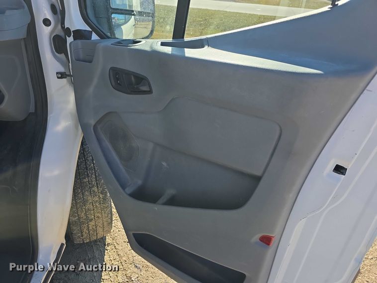 image for item FI0752 2019 Ford Transit 250 van