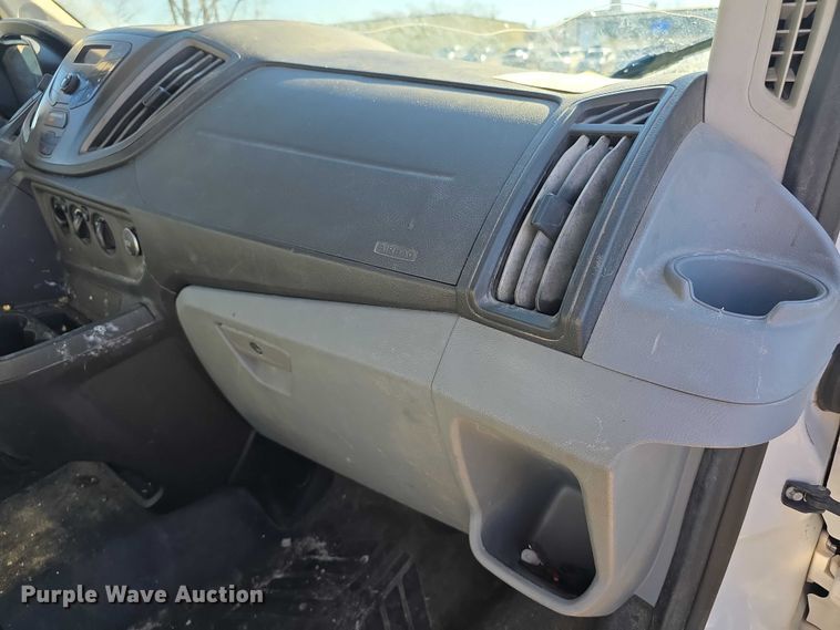 image for item FI0752 2019 Ford Transit 250 van